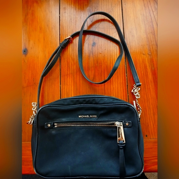 Michael Kors Polly Black Bag Gold Hardware Shoulder Bag Zip Festival Crossbody - Picture 2 of 13